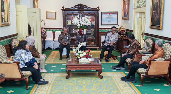 menklh_dengan_srisultan.png